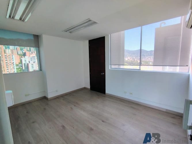 Oficina en arriendo en Los Balsos, Medellín, 97 m² · foto 8 de 12