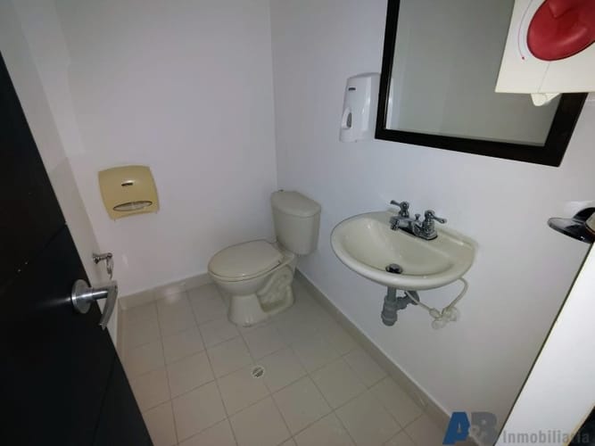 Oficina en arriendo en Los Balsos, Medellín, 97 m² · foto 9 de 12