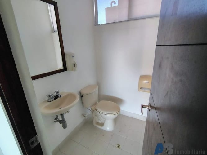 Oficina en arriendo en Los Balsos, Medellín, 97 m² · foto 10 de 12