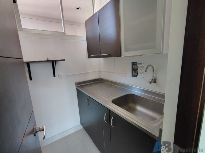 Oficina en arriendo en Los Balsos, Medellín, 97 m² · foto 11 de 12