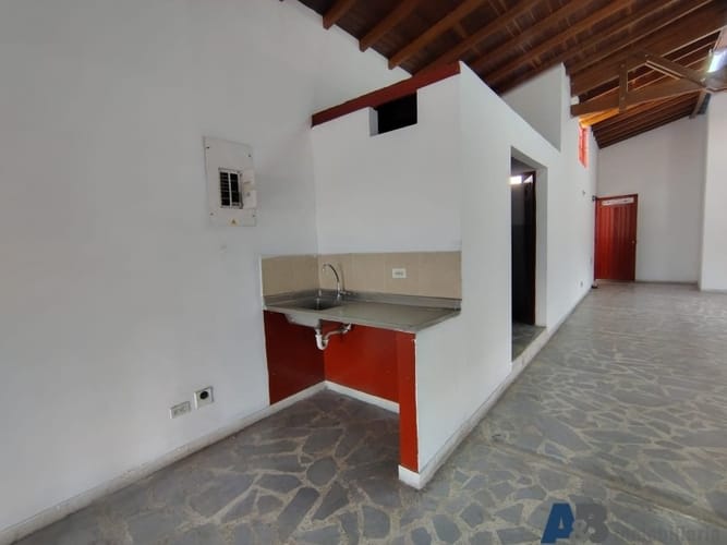 Bodega en arriendo en Caribe, Medellín, 260 m² · foto 11 de 15