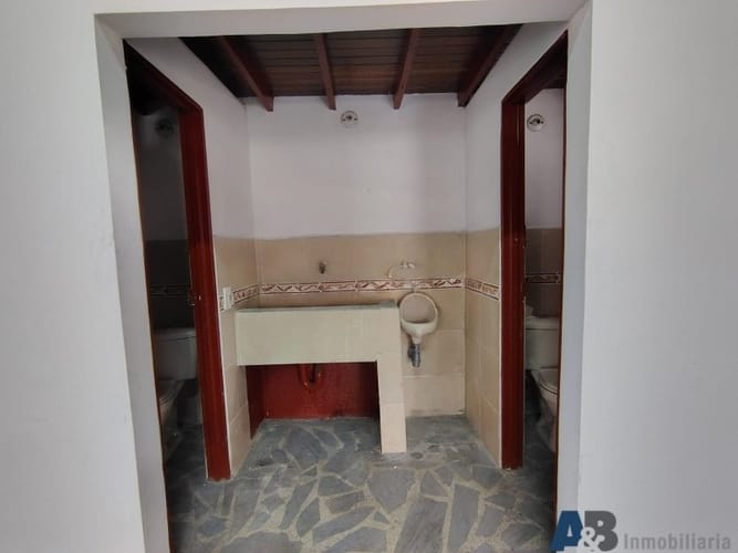 Bodega en arriendo en Caribe, Medellín, 260 m² · foto 12 de 15