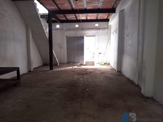 Bodega en arriendo en El Chagualo, Medellín, 180 m² · foto 2 de 11