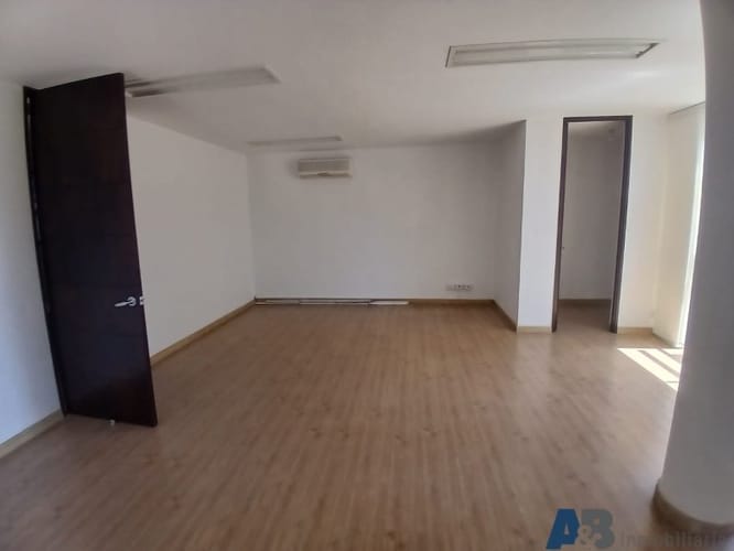 Oficina en arriendo en Los Balsos, Medellín, 74 m² · foto 7 de 12