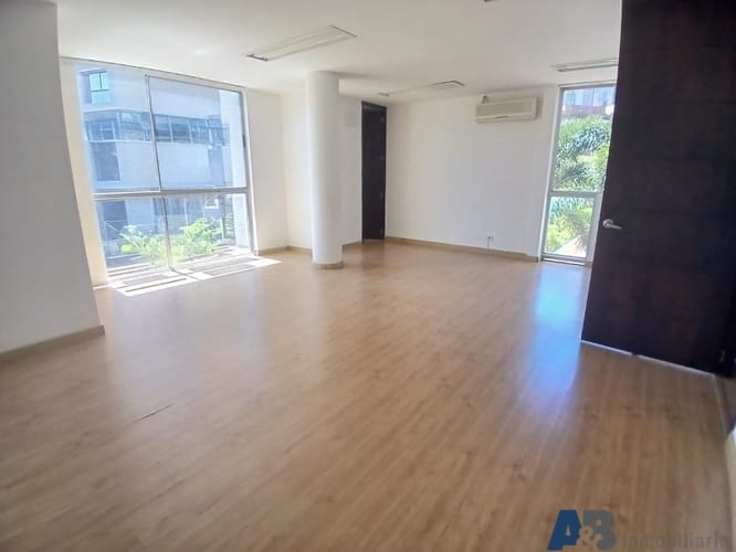 Oficina en arriendo en Los Balsos, Medellín, 74 m² · foto 10 de 12