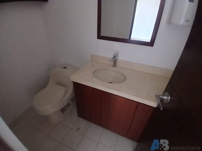 Oficina en arriendo en Los Balsos, Medellín, 74 m² · foto 11 de 12