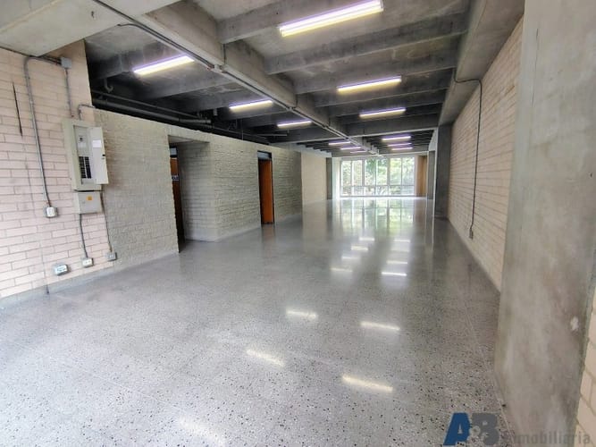 Oficina en arriendo en El Poblado, Medellín, 178 m² · foto 4 de 7