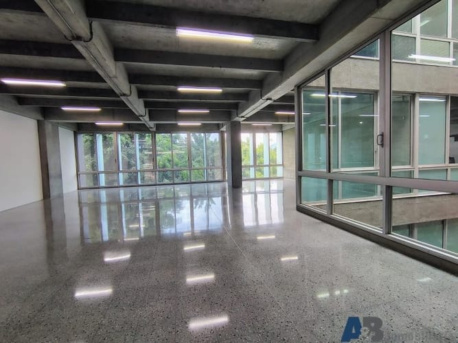 Oficina en arriendo en El Poblado, Medellín, 215 m² · foto 3 de 8