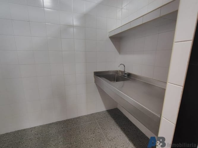 Oficina en arriendo en El Poblado, Medellín, 215 m² · foto 6 de 8
