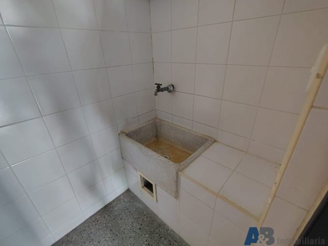 Oficina en arriendo en El Poblado, Medellín, 215 m² · foto 7 de 8