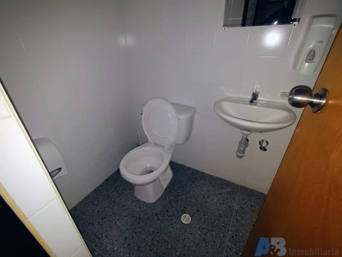 Oficina en arriendo en El Poblado, Medellín, 215 m² · foto 8 de 8