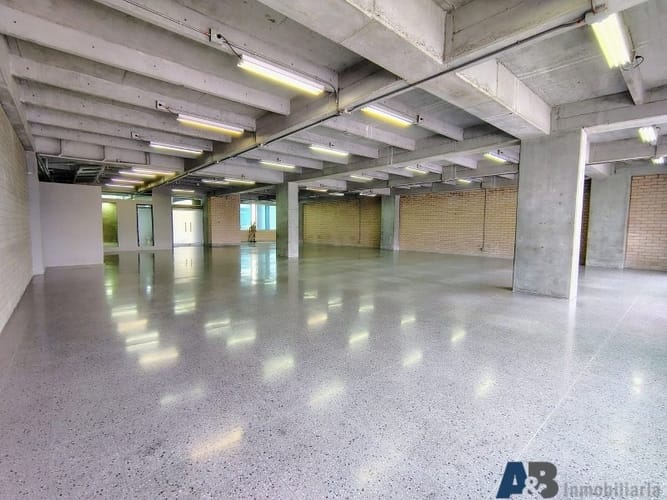 Oficina en arriendo en El Poblado, Medellín, 350 m² · foto 3 de 11