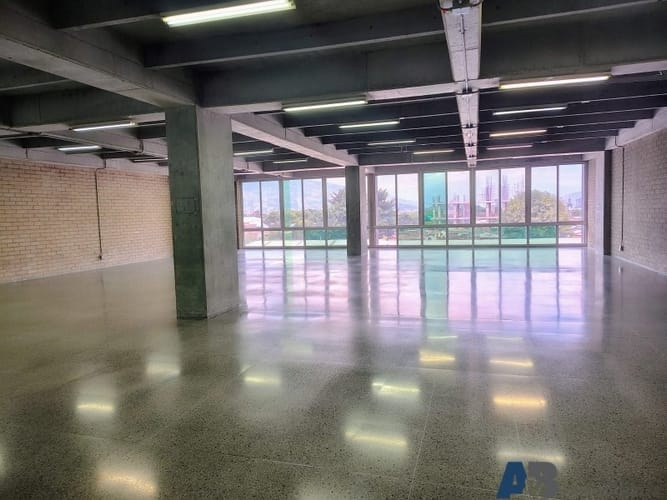 Oficina en arriendo en El Poblado, Medellín, 350 m² · foto 6 de 11