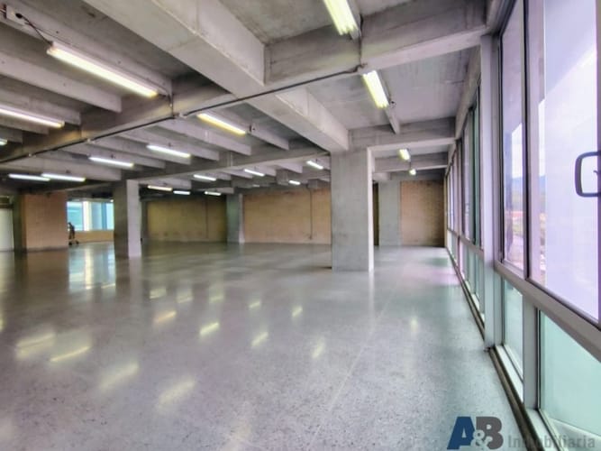 Oficina en arriendo en El Poblado, Medellín, 350 m² · foto 7 de 11