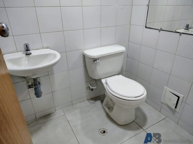 Oficina en arriendo en El Poblado, Medellín, 350 m² · foto 10 de 11
