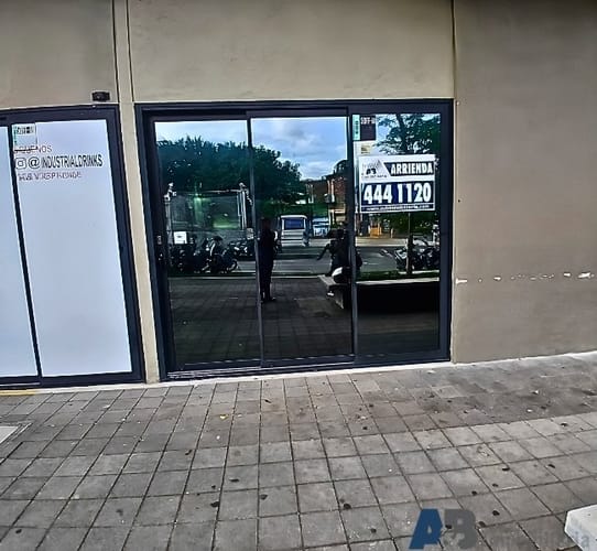 Local en arriendo en El Poblado, Medellín, 36 m² · foto 2 de 7