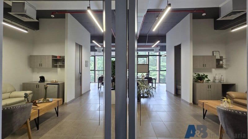 Oficina en arriendo en Altos Del Poblado, Medellín, 242 m² · foto 4 de 24