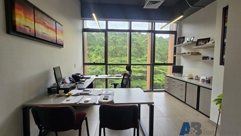 Oficina en arriendo en Altos Del Poblado, Medellín, 242 m² · foto 8 de 24