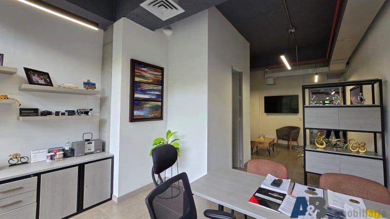 Oficina en arriendo en Altos Del Poblado, Medellín, 242 m² · foto 9 de 24