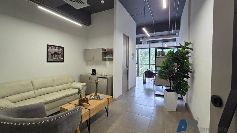 Oficina en arriendo en Altos Del Poblado, Medellín, 242 m² · foto 11 de 24