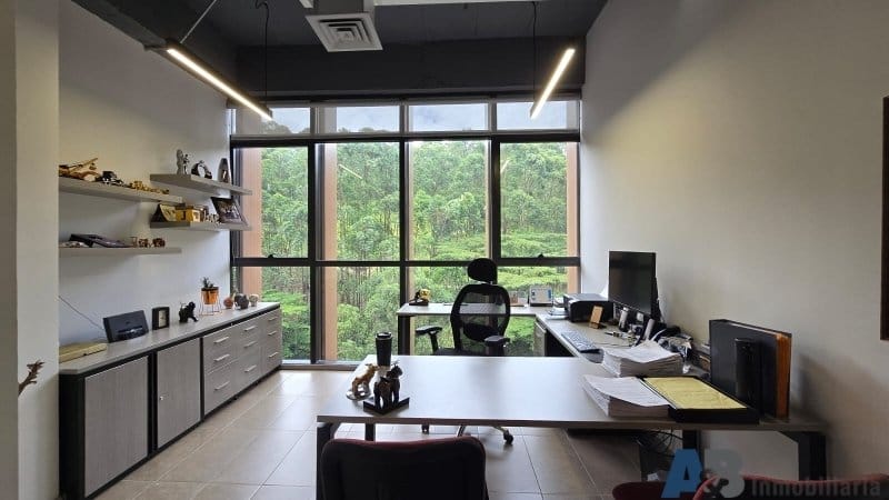 Oficina en arriendo en Altos Del Poblado, Medellín, 242 m² · foto 12 de 24