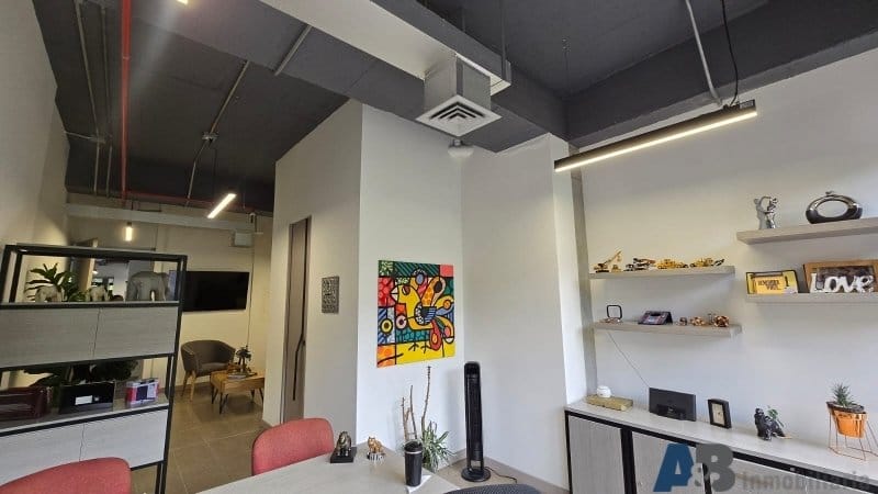 Oficina en arriendo en Altos Del Poblado, Medellín, 242 m² · foto 16 de 24