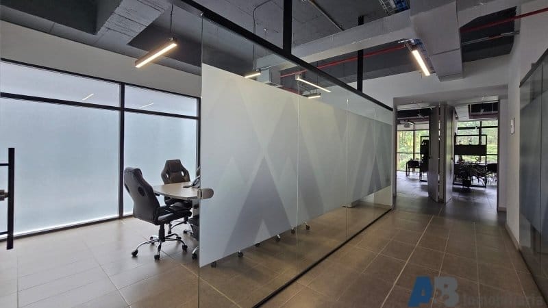 Oficina en arriendo en Altos Del Poblado, Medellín, 242 m² · foto 20 de 24