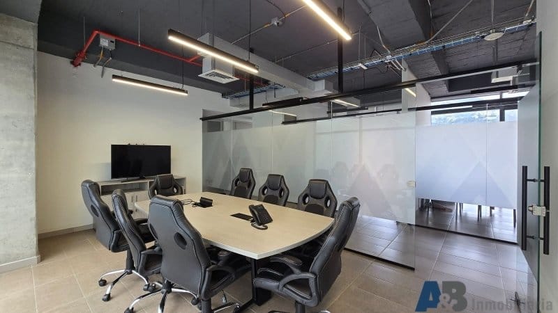 Oficina en arriendo en Altos Del Poblado, Medellín, 242 m² · foto 23 de 24