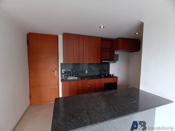 Apartaestudio en arriendo en El Tesoro, Medellín, 54 m² · foto 5 de 10
