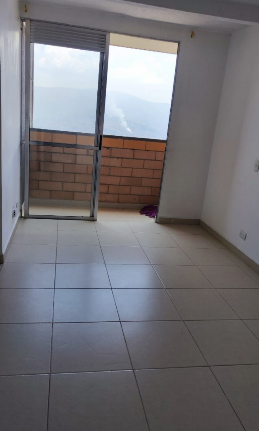 Apartamento en venta en Pajarito, Medellín · foto 3 de 14