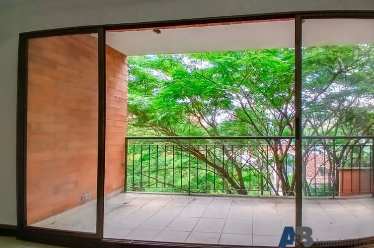 Apartamento de 3 alcobas en arriendo en La Florida, Medellín, 132 m² · foto 2 de 13