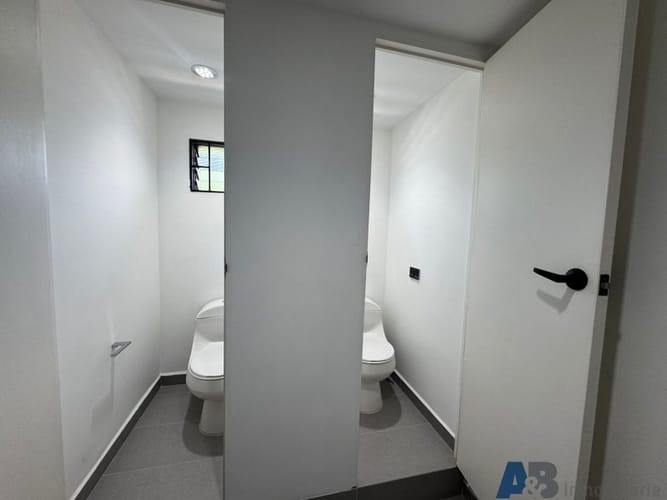 Local en arriendo en Simon Bolivar, Medellín, 200 m² · foto 15 de 20