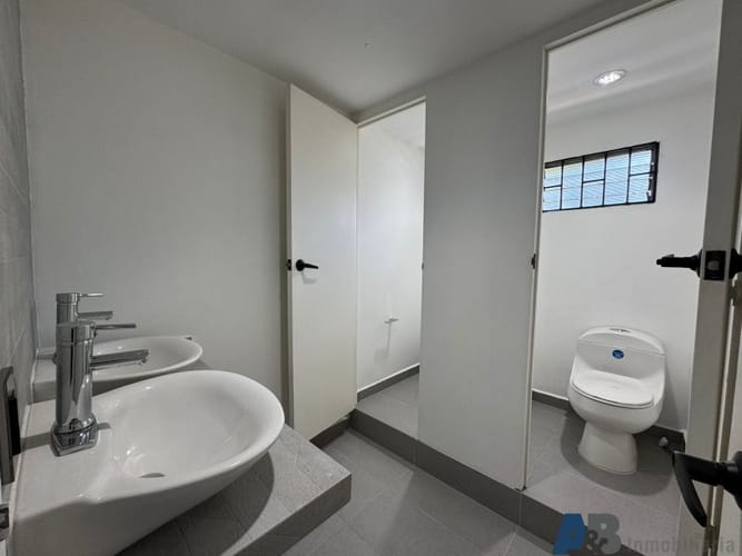 Local en arriendo en Simon Bolivar, Medellín, 200 m² · foto 16 de 20