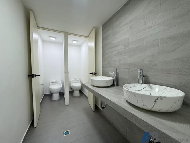 Local en arriendo en Simon Bolivar, Medellín, 200 m² · foto 17 de 20