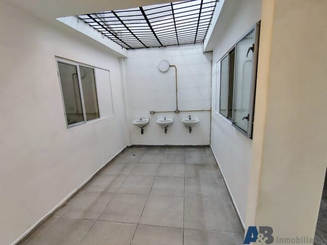 Local en arriendo en El Poblado, Medellín, 144 m² · foto 8 de 21