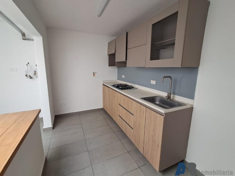 Casa en arriendo en Manila, Medellín · foto 2 de 24