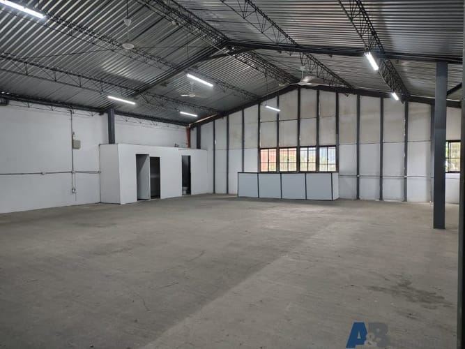 Bodega en arriendo en Las Palmas, Medellín, 400 m² · foto 2 de 18