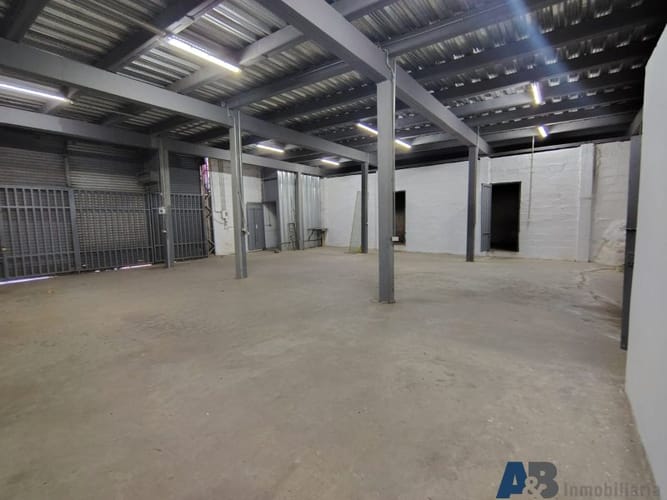 Bodega en arriendo en Las Palmas, Medellín, 400 m² · foto 13 de 18