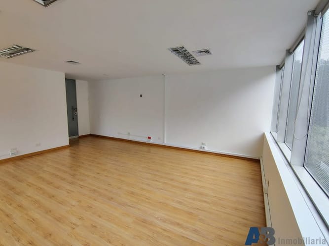Oficina en arriendo en El Poblado, Medellín, 54 m² · foto 3 de 10