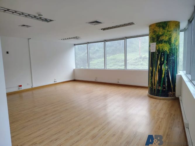 Oficina en arriendo en El Poblado, Medellín, 54 m² · foto 5 de 10