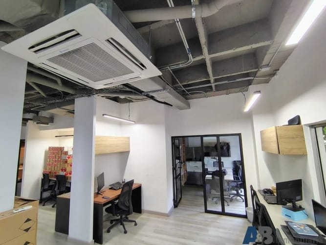 Oficina en arriendo en El Poblado, Medellín, 75 m² · foto 9 de 11