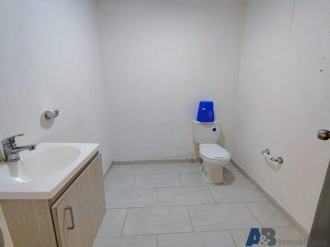 Local en arriendo en Patio Bonito, Medellín, 35 m² · foto 6 de 6