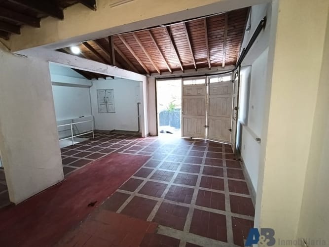 Bodega en arriendo en El Salvador, Medellín, 90 m² · foto 2 de 12
