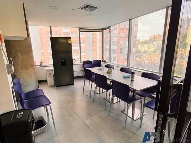 Oficina en arriendo en El Poblado, Medellín, 221 m² · foto 5 de 16