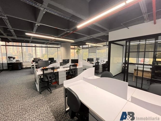 Oficina en arriendo en El Poblado, Medellín, 221 m² · foto 8 de 16