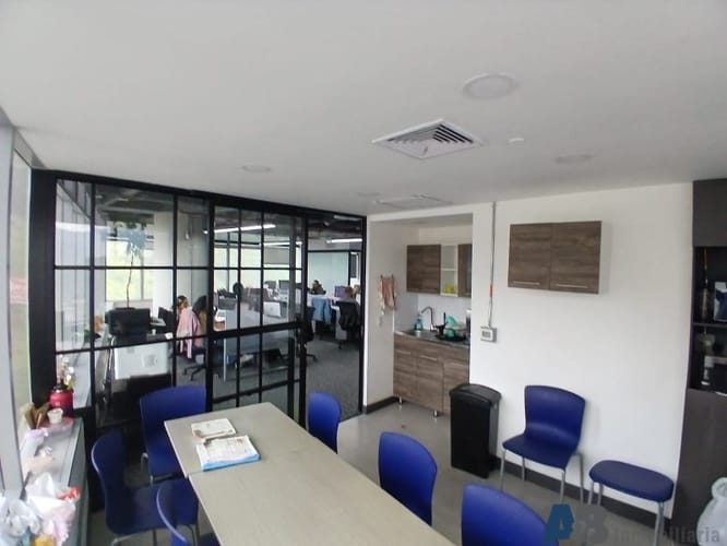 Oficina en arriendo en El Poblado, Medellín, 221 m² · foto 9 de 16