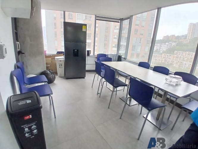 Oficina en arriendo en El Poblado, Medellín, 221 m² · foto 10 de 16