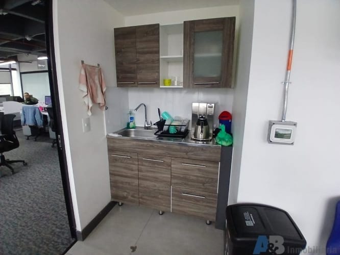 Oficina en arriendo en El Poblado, Medellín, 221 m² · foto 11 de 16