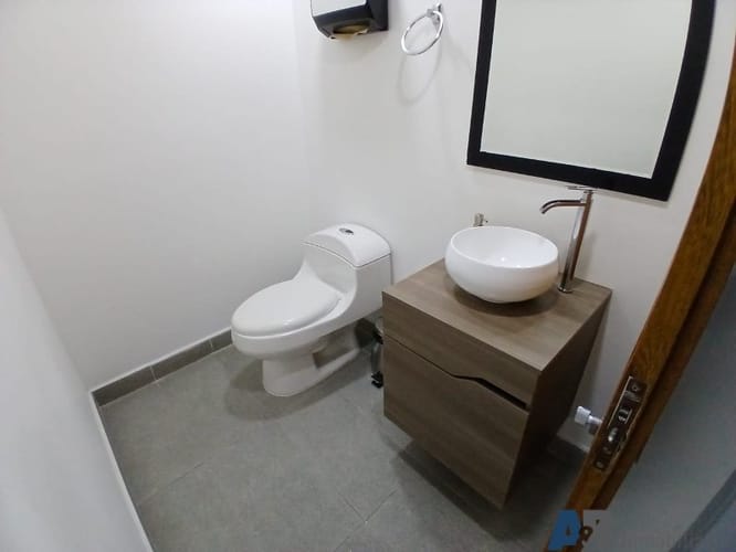 Oficina en arriendo en El Poblado, Medellín, 221 m² · foto 12 de 16