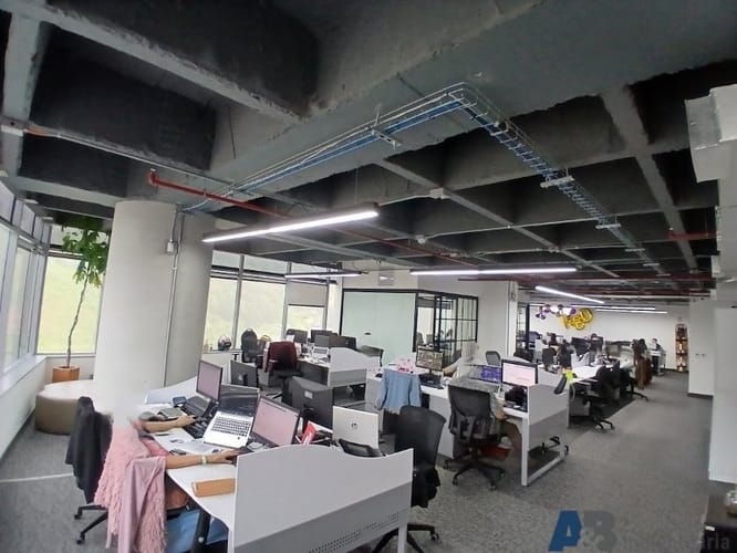 Oficina en arriendo en El Poblado, Medellín, 221 m² · foto 15 de 16